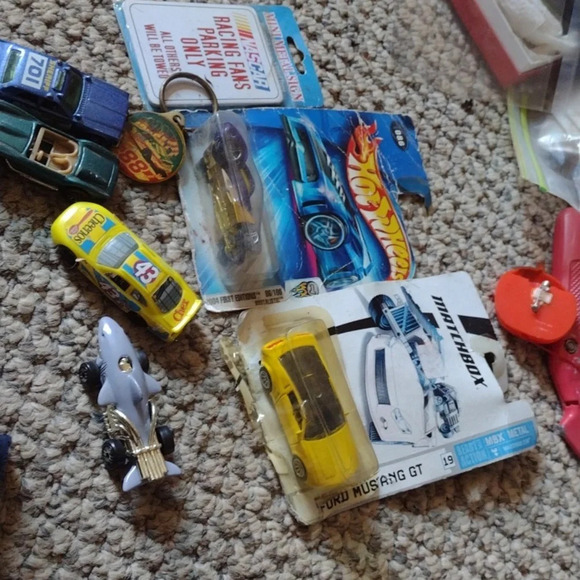 Matchbox/ Hot wheels/NASCAR Lot - Picture 4 of 5